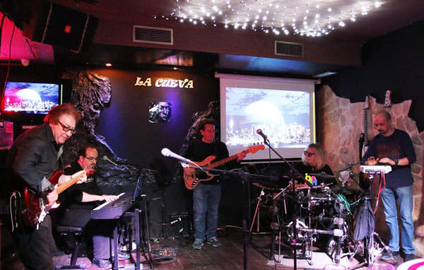 Бар "La Cueva Musical" в Бенидорме